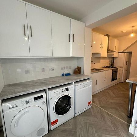 Smart Guest Rooms Fast Access To Central London Via Piccadilly Line New Southgate Buitenkant foto