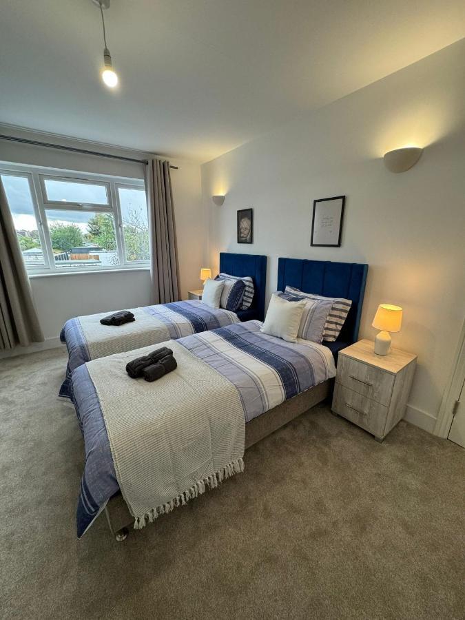Smart Guest Rooms Fast Access To Central London Via Piccadilly Line New Southgate Buitenkant foto