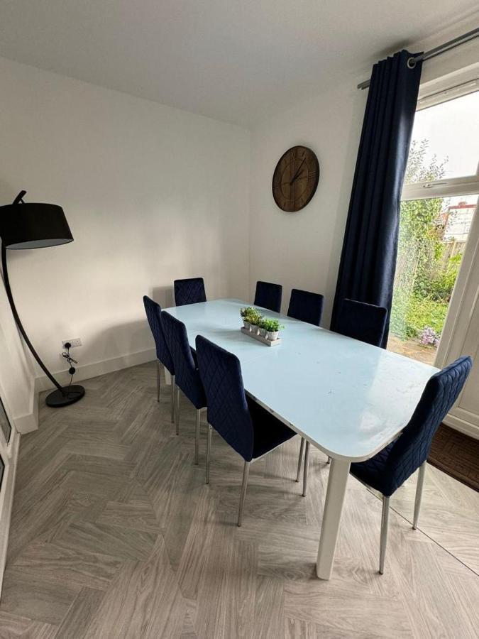 Smart Guest Rooms Fast Access To Central London Via Piccadilly Line New Southgate Buitenkant foto