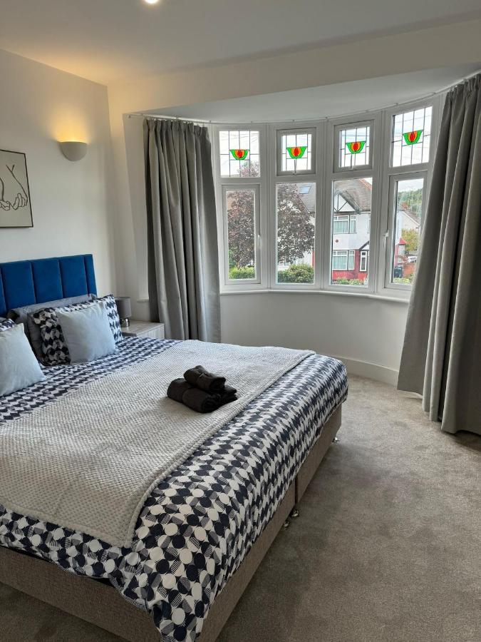 Smart Guest Rooms Fast Access To Central London Via Piccadilly Line New Southgate Buitenkant foto