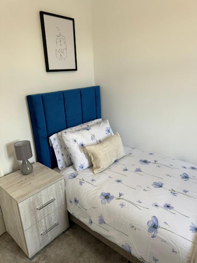 Smart Guest Rooms Fast Access To Central London Via Piccadilly Line New Southgate Buitenkant foto