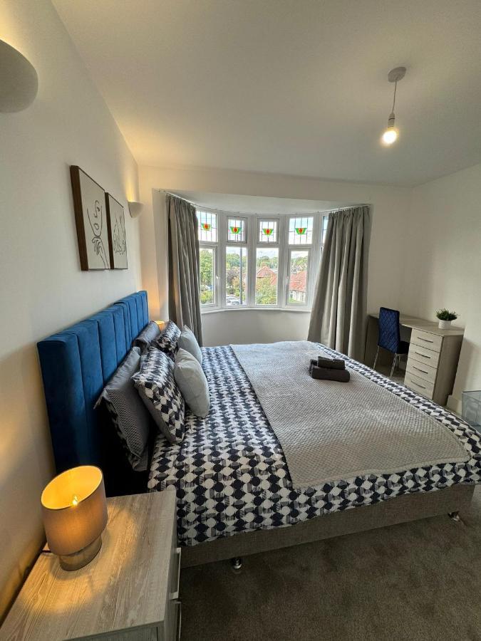Smart Guest Rooms Fast Access To Central London Via Piccadilly Line New Southgate Buitenkant foto