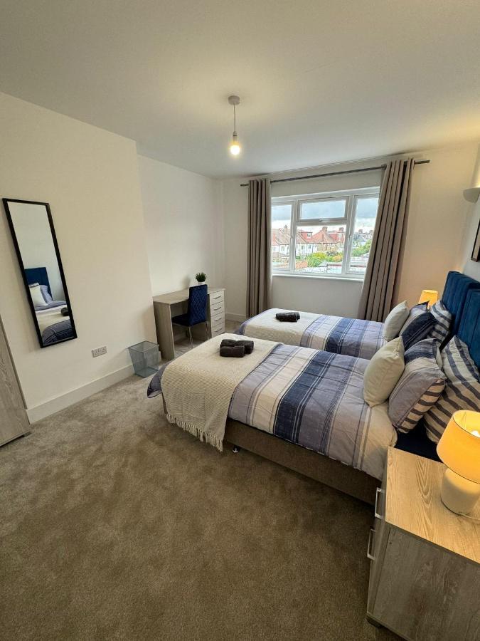 Smart Guest Rooms Fast Access To Central London Via Piccadilly Line New Southgate Buitenkant foto