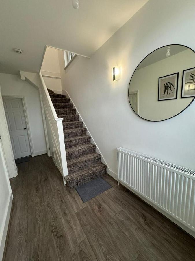 Smart Guest Rooms Fast Access To Central London Via Piccadilly Line New Southgate Buitenkant foto