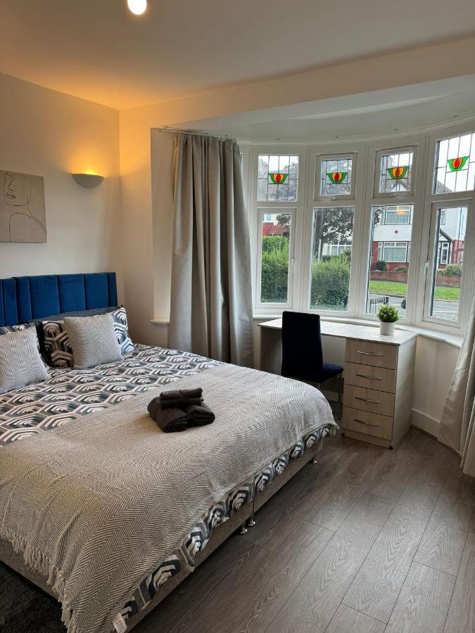 Smart Guest Rooms Fast Access To Central London Via Piccadilly Line New Southgate Buitenkant foto