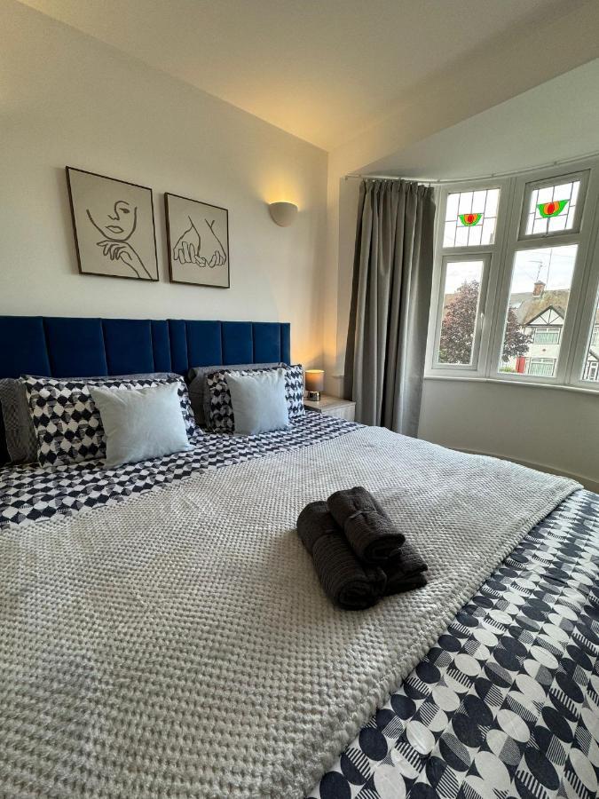 Smart Guest Rooms Fast Access To Central London Via Piccadilly Line New Southgate Buitenkant foto