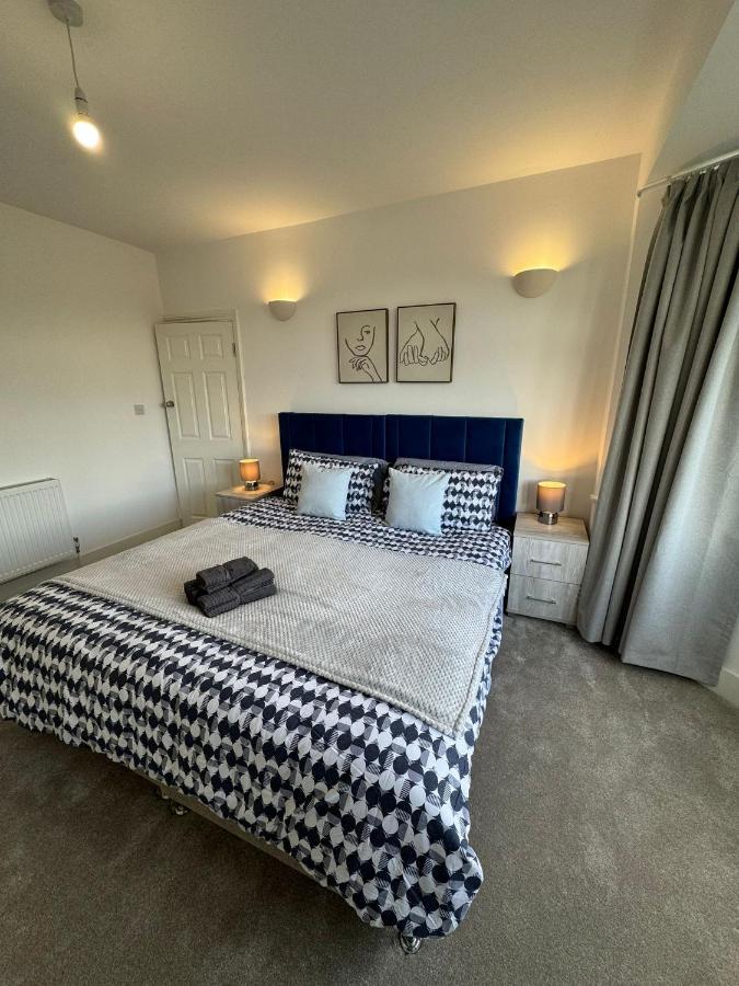 Smart Guest Rooms Fast Access To Central London Via Piccadilly Line New Southgate Buitenkant foto